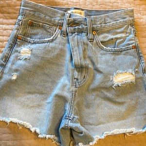 Madewell mom jean short size 25